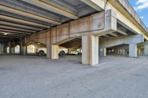 Contemporary Studio Near Louisville Spots #411